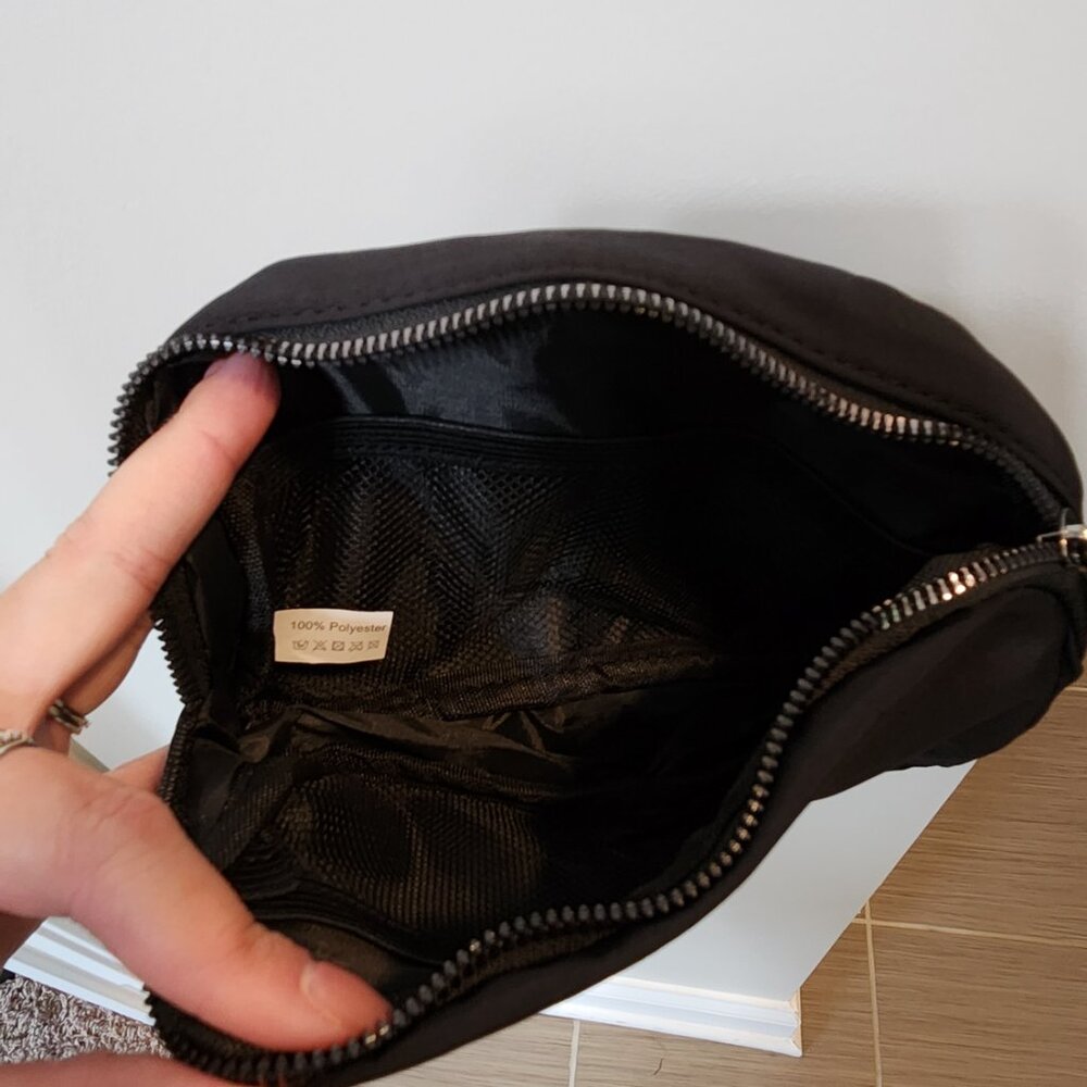 Halara Fanny Pack - Picture 2 of 3